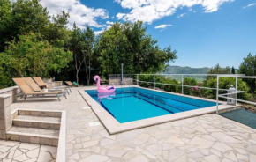 4 Bedroom Lovely Home In Lovorno